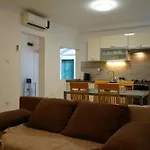 Sea Breeze Studio Apartment, 30M To Pebble Beach, Central Stobrec With Summer Amenities