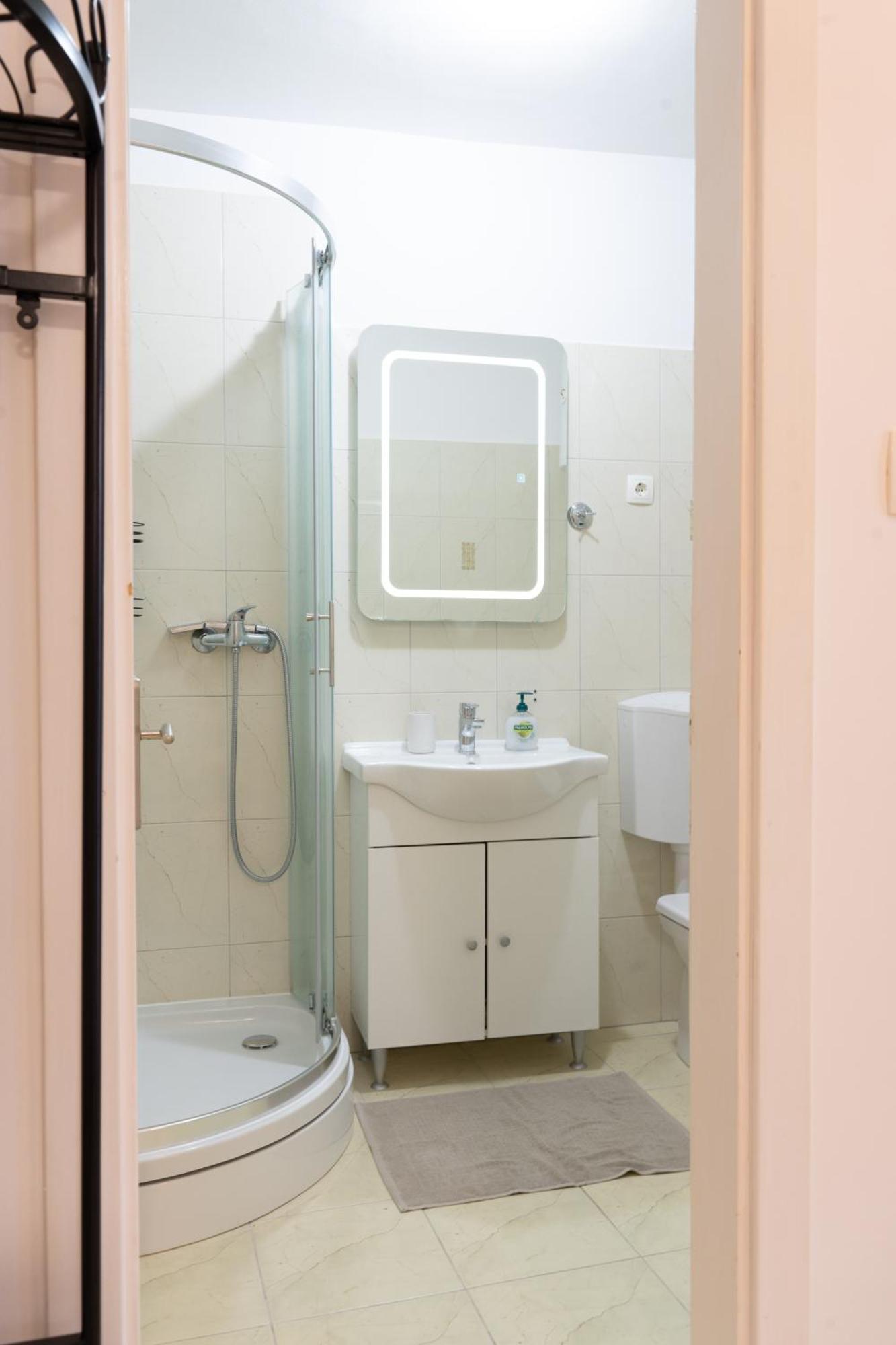 Sea Breeze Apartment, 30m To Pebble Beach, Stobrec With Summer Amenities Apartment